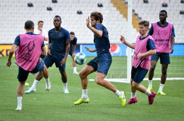 İstanbul, Türkiye - 14 Ağustos 2019: Türkiye 'nin Vodafone Arena kentindeki Vodafone Park' ta Liverpool ile Chelsea arasında oynanan Uefa Süper Kupa Finalleri öncesinde Chelsea futbolcuları antrenman oturumu
