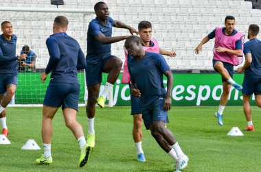 İstanbul, Türkiye - 14 Ağustos 2019: Türkiye 'nin Vodafone Arena kentindeki Vodafone Park' ta Liverpool ile Chelsea arasında oynanan Uefa Süper Kupa Finalleri öncesinde Chelsea futbolcuları antrenman oturumu