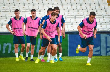 İstanbul, Türkiye - 14 Ağustos 2019: Türkiye 'nin Vodafone Arena kentindeki Vodafone Park' ta Liverpool ile Chelsea arasında oynanan Uefa Süper Kupa Finalleri öncesinde Chelsea futbolcuları antrenman oturumu