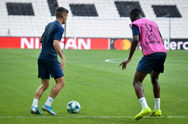 İstanbul, Türkiye - 14 Ağustos 2019: Türkiye 'nin Vodafone Arena kentindeki Vodafone Park' ta Liverpool ile Chelsea arasında oynanan Uefa Süper Kupa Finalleri öncesinde Chelsea futbolcuları antrenman oturumu