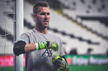 İstanbul, Türkiye - 14 Ağustos 2019: Adrian, Liverpool ile Chelsea arasında Vodafone Park, Türkiye 'de oynanan Uefa Süper Kupası Finalleri öncesinde su ve antrenman oturumuna katıldı
