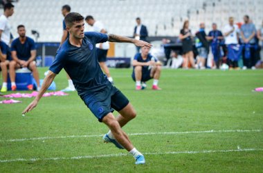 İstanbul, Türkiye - 14 Ağustos 2019: Christian Pulisiç, Türkiye 'nin Vodafone Arena kentindeki Vodafone Park' ta Liverpool ile Chelsea arasında oynanan Uefa Süper Kupa Finalleri öncesinde futbolcuların antrenman oturumuna katıldı.