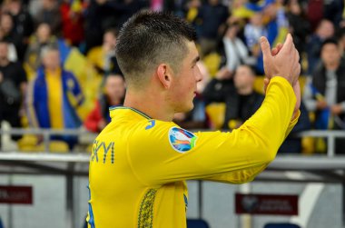 Kyiv, Ukrayna - 14 Ekim 2019: Uefa Euro 2020 ön eleme karşılaşmasında Ukrayna milli takımı Ukrayna ile Ukrayna milli takımı arasında oynanan karşılaşmada Ruslan Malinovskyi