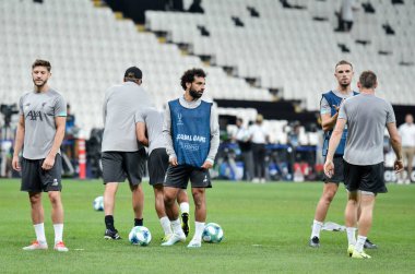 İstanbul, Türkiye - 14 Ağustos 2019: Liverpool futbolcuları Uefa Süper Kupası Finalleri öncesinde Vodafone Arena, Türkiye 'deki Vodafone Park' ta Liverpool ve Chelsea arasında oynanan karşılaşma öncesi antrenman oturumu