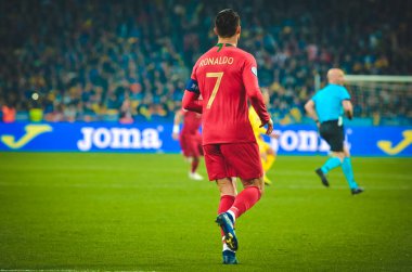 Kyiv, Ukrayna - 14 Ekim 2019: Uefa Euro 2020 ön eleme karşılaşmasında Ukrayna milli takımı Ukrayna ile Ukrayna maçı sırasında Cristiano Ronaldo