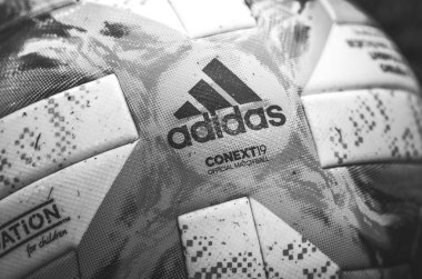 İstanbul, Türkiye - 14 Ağustos 2019: Şampiyonlar Ligi resmi futbol topu, Liverpool ile Chelsea arasında Türkiye 'nin Vodafone Park kentinde oynanan Uefa Süper Kupa Finalleri öncesinde detal ile kapanış yaptı