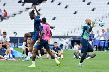 İstanbul, Türkiye - 14 Ağustos 2019: Türkiye 'nin Vodafone Arena kentindeki Vodafone Park' ta Liverpool ile Chelsea arasında oynanan Uefa Süper Kupa Finalleri öncesinde Chelsea futbolcuları antrenman oturumu
