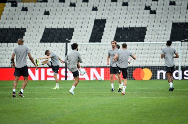 İstanbul, Türkiye - 14 Ağustos 2019: Liverpool futbolcuları Uefa Süper Kupası Finalleri öncesinde Vodafone Arena, Türkiye 'deki Vodafone Park' ta Liverpool ve Chelsea arasında oynanan karşılaşma öncesi antrenman oturumu