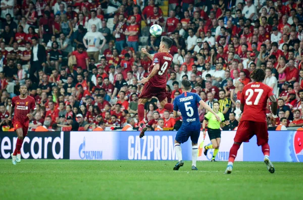 イスタンブール トルコ 8月14 2019 Uefaスーパーカップ決勝中のロベルト フィルミノ選手が トルコのボーダフォン アリーナにあるボーダフォン パークでリバプールとチェルシーの試合を行いました — ストック写真