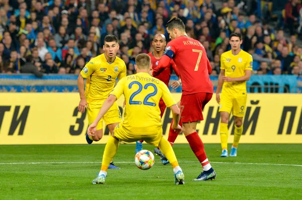 Kyiv Ucrania Octubre 2019 Cristiano Ronaldo Mykola Matviienko Durante Partido — Foto de Stock