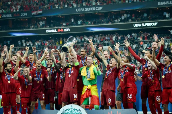 Estambul Turquía Agosto 2019 Los Futbolistas Liverpool Celebran Victoria Ceremonia — Foto de Stock