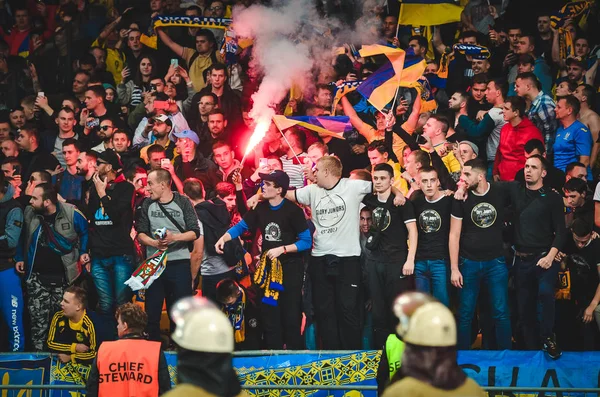 Kijev Ukrajna Október 2019 Rajongók Ukrán Csapat Ünnepli Győzelmet Támogatja — Stock Fotó