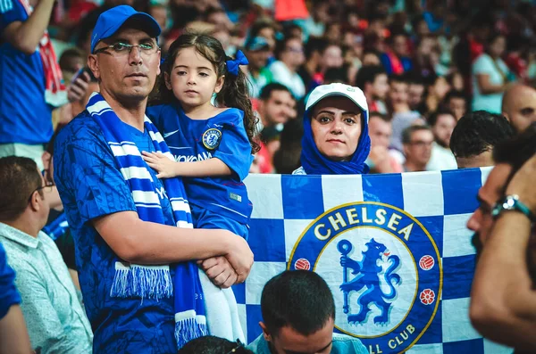 Istanbul Turkey August 2019 Father Daughter His Arms Chelsea Shirts — 스톡 사진