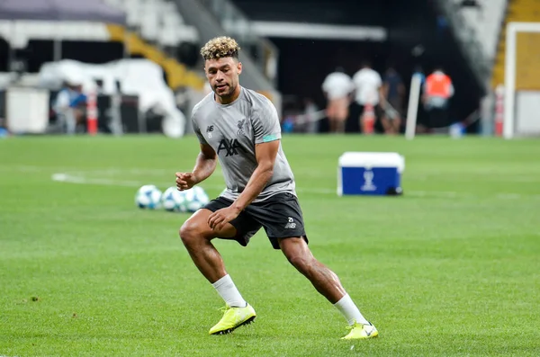 İstanbul, Türkiye - 14 Ağustos 2019: Uefa Süper Kupası Finalleri öncesinde Vodafone Arena, Türkiye 'deki Vodafone Park' ta Liverpool ile Chelsea arasında oynanan Alex Oxlade Chamberlain karşılaşması