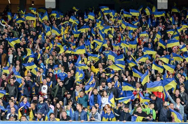 Kiev Oekraïne Oktober 2019 Oekraïense Fans Vieren Doelpunt Gescoord Tijdens — Stockfoto
