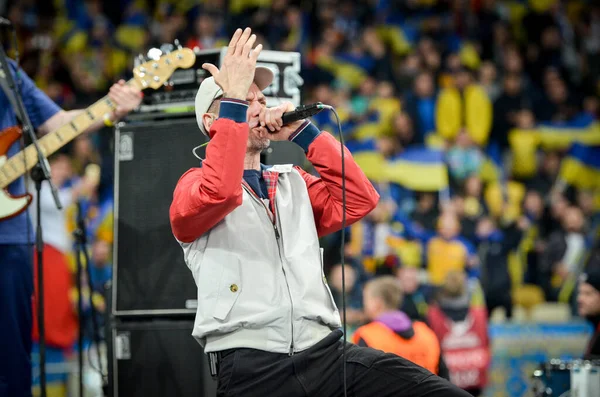 乌克兰基辅 2019年10月14日 独奏家Sergei Mikhalok和 Lapis Trubetskoy Lapis Brutto 在2020年欧洲杯资格赛期间与音乐会节目一起在乌克兰举行 — 图库照片