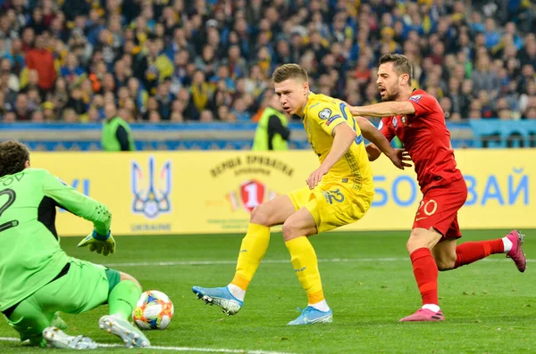 Kyiv Ukraine Octobre 2019 Bernardo Silva Mykola Matviienko Lors Match — Photo