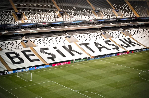 İstanbul, Türkiye - 14 Ağustos 2019: Türkiye 'nin Vodafone Arena kentinde oynanan Uefa Süper Kupası Finalleri öncesinde Vodafone Arenawith stadyumunun genel görünümü
