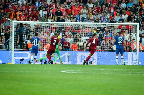 イスタンブール トルコ 8月14 2019 Uefaスーパーカップ決勝中のサッカー選手は トルコのボーダフォンアリーナのボーダフォンパークでリバプールとチェルシーの試合 — ストック写真