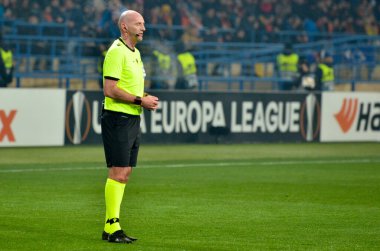 Kharkiv, Ukrayna - 20 Şubat 2020: Hakem Bobby Madden Uefa Avrupa Ligi karşılaşmasında Shakhtar Donetsk - Sl Benfica (Portekiz), Ukrayna