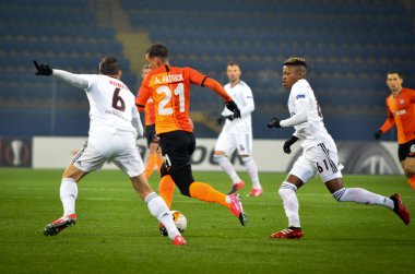 Kharkiv, Ukrayna - 20 Şubat 2020: Ruben Dias ve Florentino, Uefa Avrupa Ligi maçında Shakhtar Donetsk - Sl Benfica (Portekiz), Ukrayna
