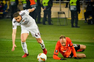 Kharkiv, Ukrayna - 20 Şubat 2020: Uefa Avrupa Ligi maçında Adel Taarabt oyuncusu Shakhtar Donetsk - Sl Benfica (Portekiz), Ukrayna