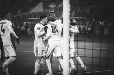 Kharkiv, Ukrayna - 20 Şubat 2020: Sl Benfica Football player, Shakhtar Donetsk - Sl Benfica (Portekiz) ve Ukrayna arasındaki Uefa Avrupa Ligi maçında atılan golü kutladı