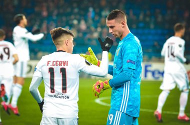Kharkiv, Ukrayna - 20 Şubat 2020: Franco Cervi ve Odysseas Vlachodimos Uefa Avrupa Ligi karşılaşması sırasında Shakhtar vs Sl Benfica (Portekiz), Ukrayna
