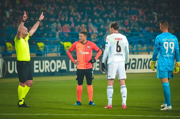 Kharkiv Ukraine Febriary 2020 Referee Bobby Madden Cancels Goal Uefa — Stock Photo, Image