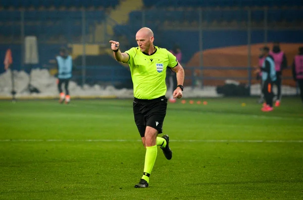 Kharkiv Ukraine Febriary 2020 Referee Bobby Madden Show Penalty Point — стокове фото