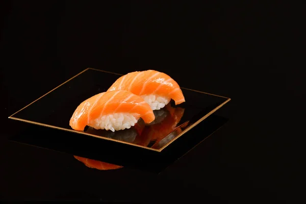 Sushi de salmão nigiri — Fotografia de Stock