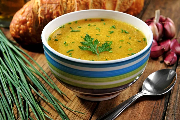 Zuppa Verdure Sulla Tavola Apparecchiata — Foto Stock