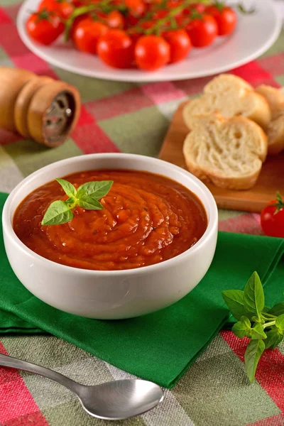 Tomaten saus kom — Stockfoto