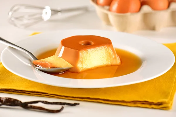 Condensed milk pudding — Stock Photo, Image