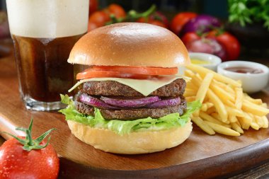 Peynirli hamburger Önden Görünüm