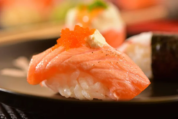 Sushi au saumon nigiri — Photo