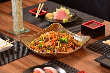 Çin eriştesi plaka