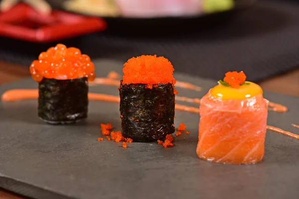 Zalm eieren sushi — Stockfoto
