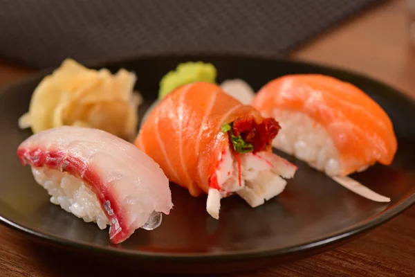 Nigiri sushi trio — Stockfoto