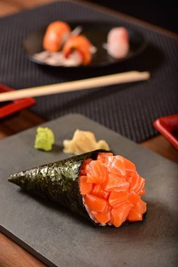 Somon Temaki suşi