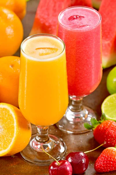 Färska naturliga juicer — Stockfoto