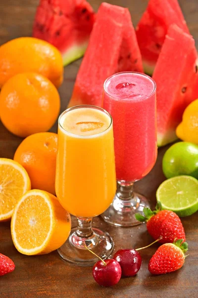 Färska naturliga juicer — Stockfoto