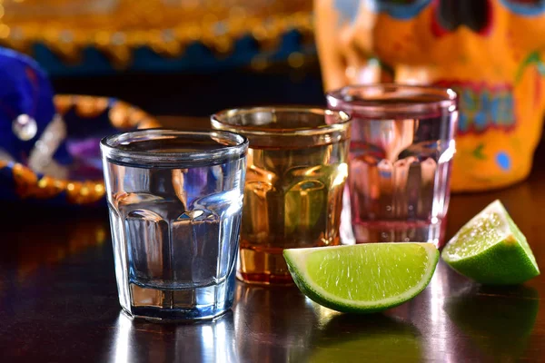 Tequila Schießt Auf Schwarzem Hintergrund — Stockfoto