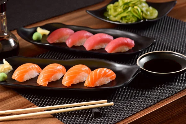 Atún Salmón Nigiri Sushi — Foto de Stock