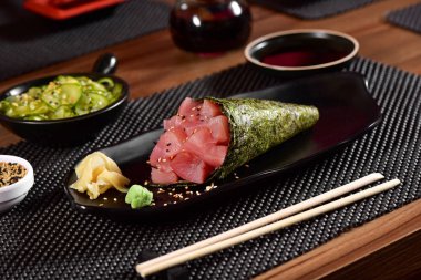 Ton balığı Temaki Sushi Restoran masada