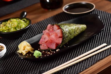 Ton balığı Temaki Sushi Restoran masada