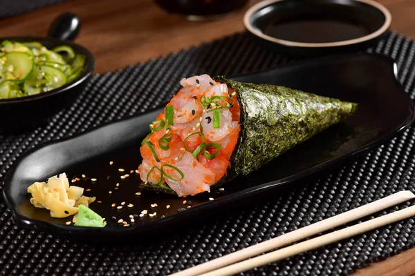 Creveți Temaki Sushi Masa Restaurantului — Fotografie, imagine de stoc