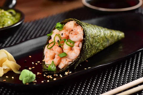 Creveți Temaki Sushi Masa Restaurantului — Fotografie, imagine de stoc
