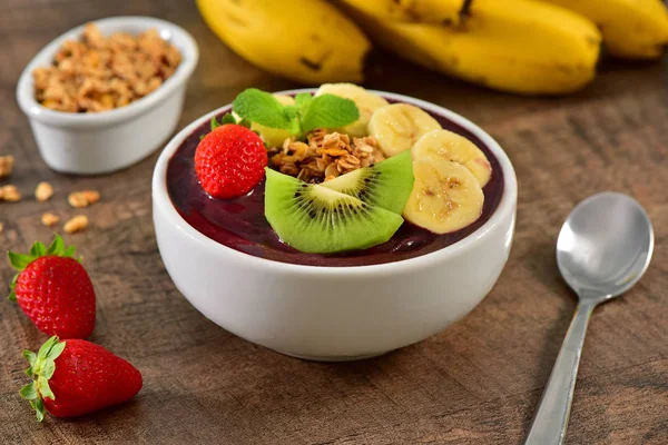 Fryst Acai Bowl Med Frukter Toppen — Stockfoto