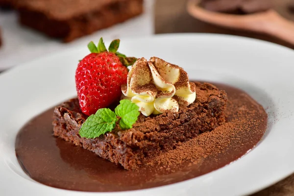 Brownie Chocolate Sauce Strawberry — Stock Photo, Image